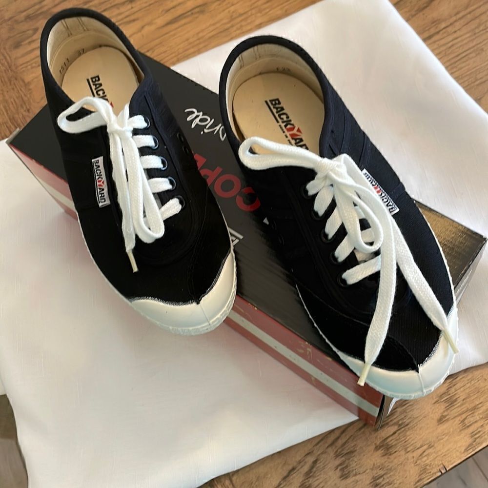 BACKYARD FOOTWEAR BLACK AND WHITE SNEAKERS.  NEW IN BOX
